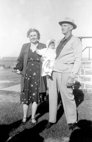 Livernois, Lawrence and Teresa née Carr and granddaughter Kathleen